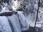 Hogg's falls. Z části zamrzlé.