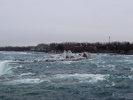 Řeka Niagara se řítí k vodopádům