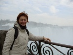 Dobra se nakonec nechává přemluvit, že podkova je skutečně impresivní a je v ní spousta vody.