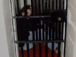 The Jail Hostel. Drum cell, v ní nebohá vězenkyně, určitě odsouzená bez důkazů.